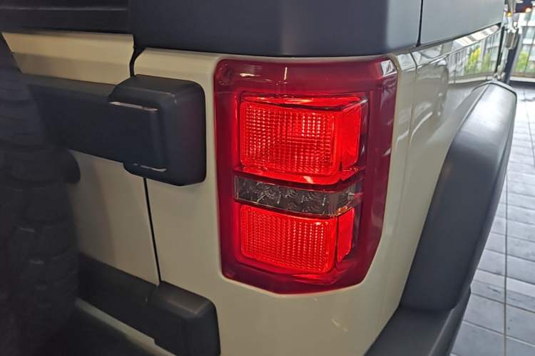 Used BAIC Off-Road BJ40 2016 40L 2.3T Automatic All-Wheel Drive Premium Edition Right Rear Taillight