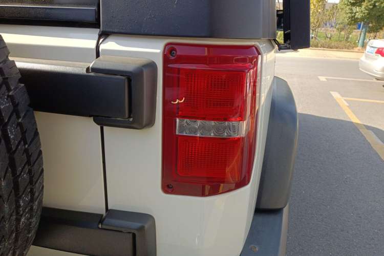 Used BAIC Off-Road BJ40 2016 40L 2.3T Automatic Two-Wheel Drive Luxury Edition Right Rear Taillight