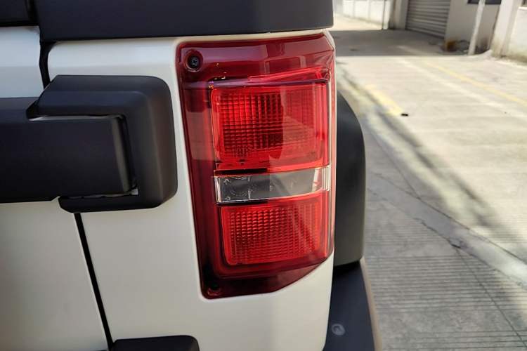Used BAIC Off-Road BJ40 2016 40L 2.3T Automatic All-Wheel Drive Premium Edition Right Rear Taillight
