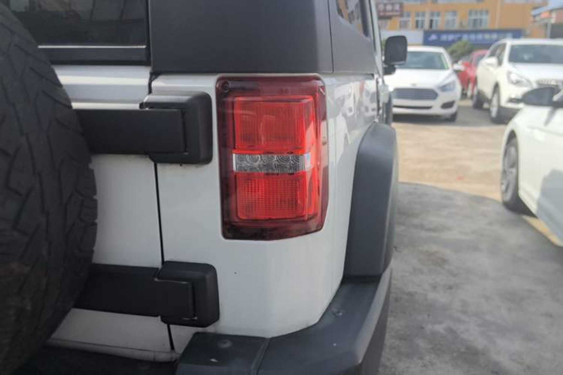 Used BAIC Off-Road BJ40 2016 40L 2.3T Automatic All-Wheel Drive Premium Edition Right Rear Taillight