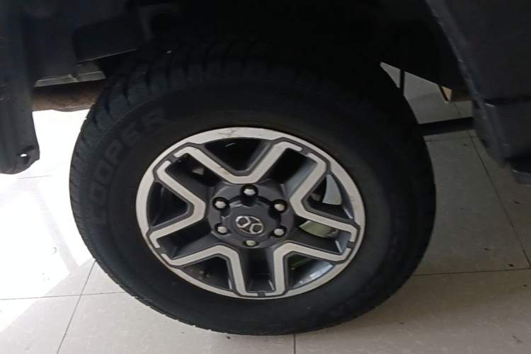 Used BAIC Off-Road BJ40 2016 40L 2.3T Automatic All-Wheel Drive Premium Edition Right Rear Wheel Hub