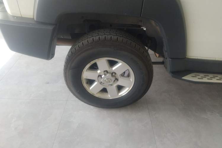 Used BAIC Off-Road BJ40 2016 40L 2.0T Manual Two-Wheel Drive Luxury Edition Right Rear Wheel Hub