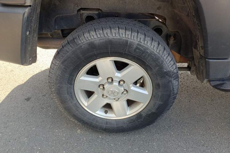 Used BAIC Off-Road BJ40 2016 40L 2.3T Automatic Two-Wheel Drive Luxury Edition Right Rear Wheel Hub