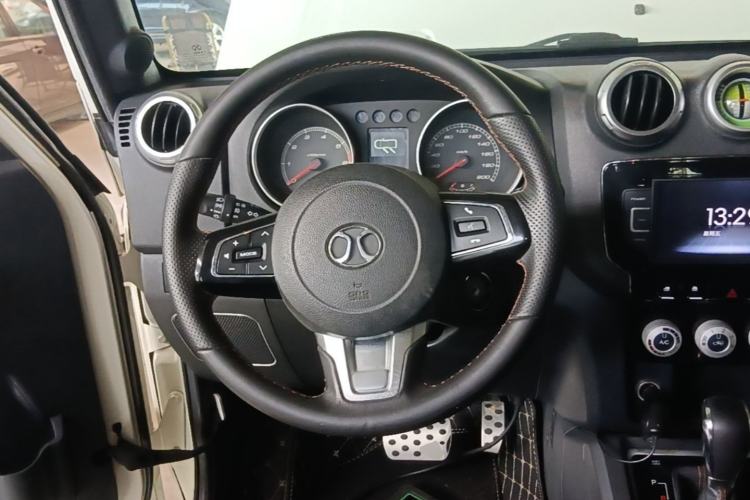 Used BAIC Off-Road BJ40 2016 40L 2.3T Automatic All-Wheel Drive Premium Edition Steering Wheel