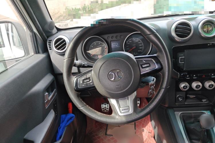 Used BAIC Off-Road BJ40 2016 40L 2.0T Manual All-Wheel Drive Prestige Edition Steering Wheel