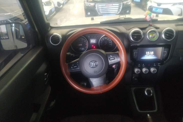 Used BAIC Off-Road BJ40 2016 40L 2.0T Manual Two-Wheel Drive Luxury Edition Steering Wheel