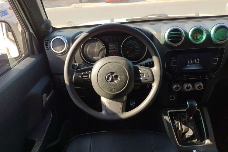 Used BAIC Off-Road BJ40 2016 40L 2.3T Automatic Two-Wheel Drive Luxury Edition Steering Wheel