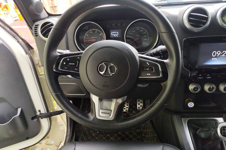 Used BAIC Off-Road BJ40 2016 40L 2.0T Manual All-Wheel Drive Prestige Edition Steering Wheel
