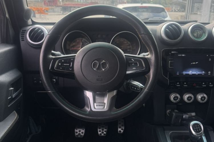 Used BAIC Off-Road BJ40 2016 40L 2.0T Manual All-Wheel Drive Prestige Edition Steering Wheel