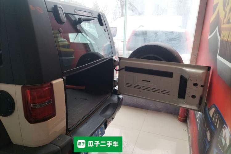 Used BAIC Off-Road BJ40 2016 40L 2.3T Manual All-Wheel Drive Prestige Edition Trunk