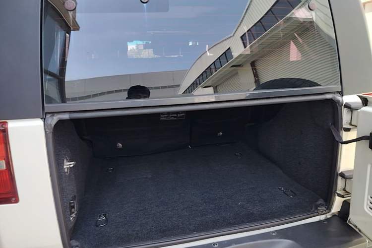 Used BAIC Off-Road BJ40 2016 40L 2.3T Automatic All-Wheel Drive Premium Edition Trunk