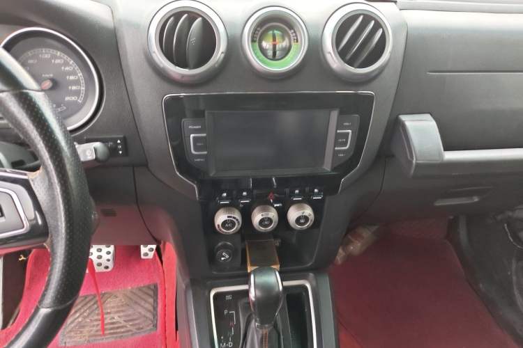 Used BAIC Off-Road BJ40 2017 40L 2.3T Automatic All-Wheel Drive Ring of the Tower Champion Edition Audio And AC Panel