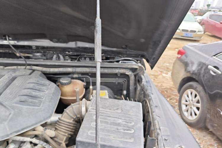 Used BAIC Off-Road BJ40 2017 40L 2.3T Automatic All-Wheel Drive Ring of the Tower Champion Edition Engine Bay Left