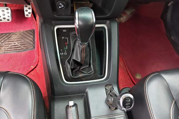 Used BAIC Off-Road BJ40 2017 40L 2.3T Automatic All-Wheel Drive Ring of the Tower Champion Edition Gear Lever