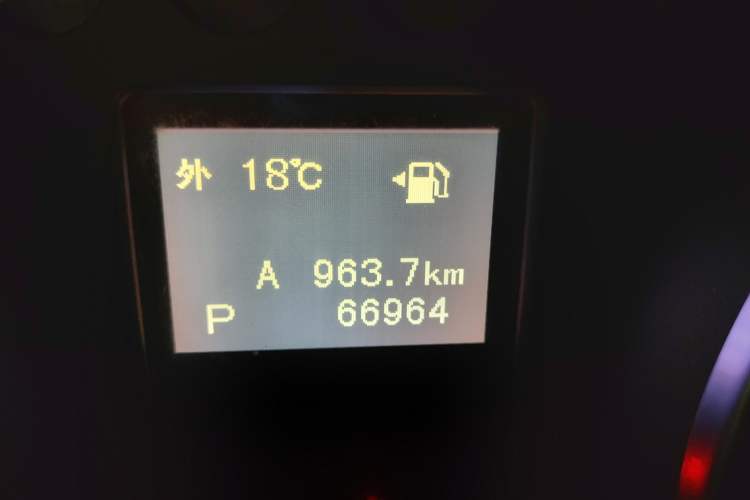 Used BAIC Off-Road BJ40 2017 40L 2.3T Automatic All-Wheel Drive Ring of the Tower Champion Edition Odometer Close Up