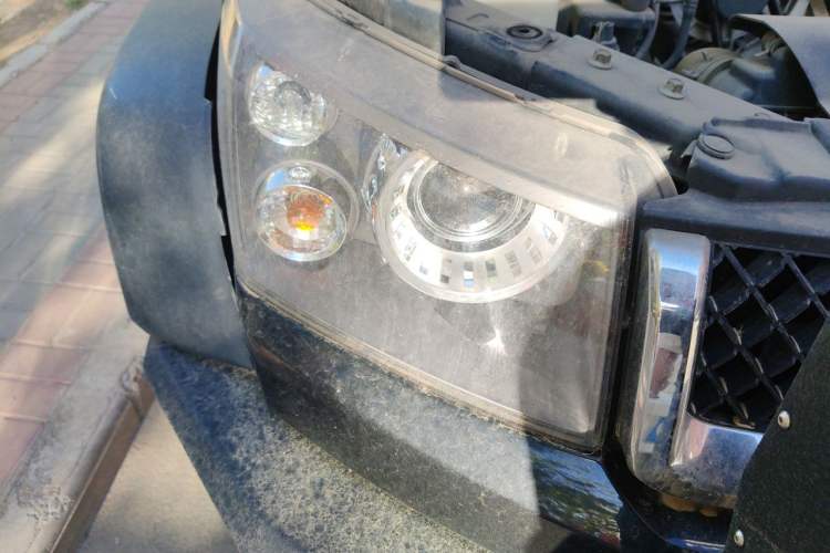 Used BAIC Off-Road BJ40 2017 40L 2.3T Automatic All-Wheel Drive Ring of the Tower Champion Edition Right Front Headlight