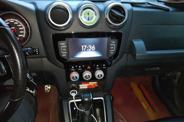 Used BAIC Off-Road BJ40 2017 40L 2.3T Automatic All-Wheel Drive Ring of the Tower Champion Edition Audio And AC Panel