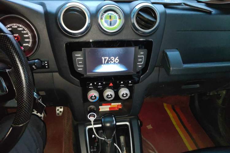 Used BAIC Off-Road BJ40 2017 40L 2.3T Automatic All-Wheel Drive Ring of the Tower Champion Edition Audio And AC Panel