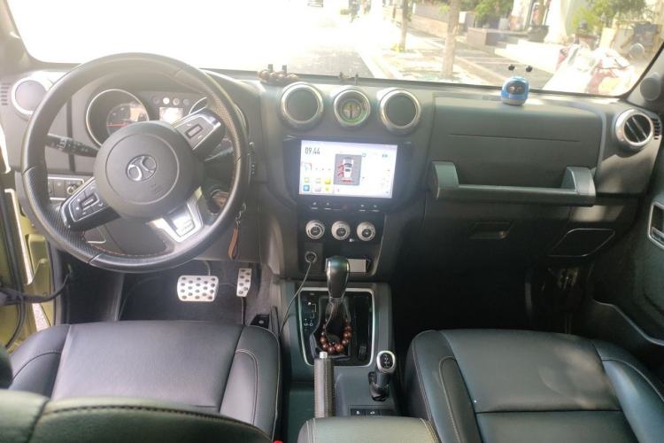 Used BAIC Off-Road BJ40 2017 40L 2.3T Automatic All-Wheel Drive Ring of the Tower Champion Edition Center Console