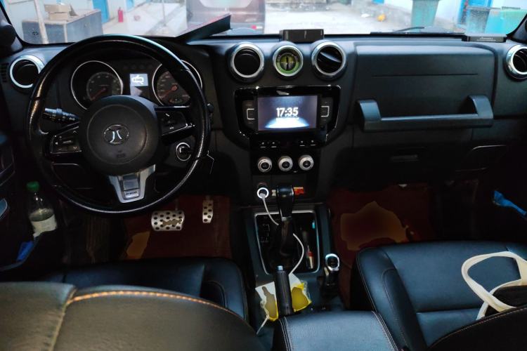 Used BAIC Off-Road BJ40 2017 40L 2.3T Automatic All-Wheel Drive Ring of the Tower Champion Edition Center Console