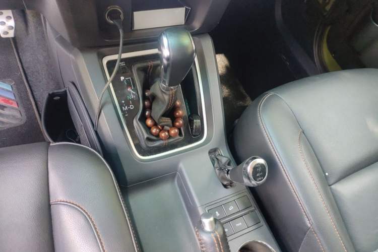 Used BAIC Off-Road BJ40 2017 40L 2.3T Automatic All-Wheel Drive Ring of the Tower Champion Edition Gear Lever