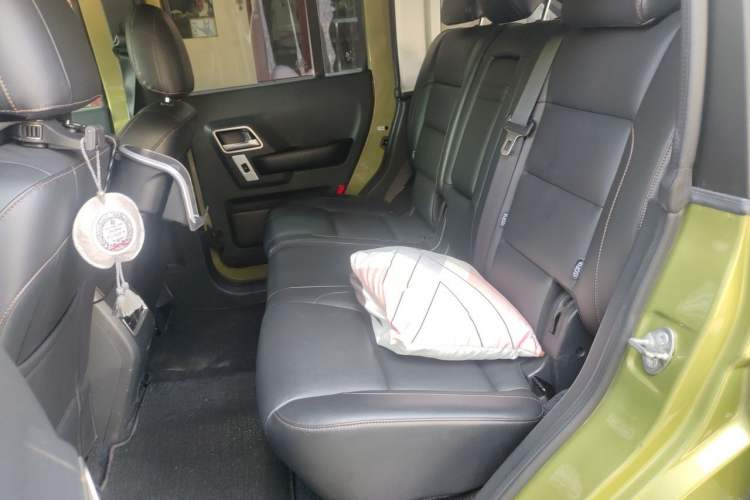 Used BAIC Off-Road BJ40 2017 40L 2.3T Automatic All-Wheel Drive Ring of the Tower Champion Edition Left Rear Seat