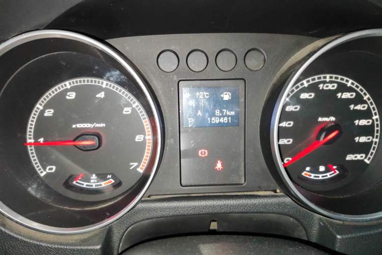 Used BAIC Off-Road BJ40 2017 40L 2.3T Automatic All-Wheel Drive Ring of the Tower Champion Edition Odometer Close Up