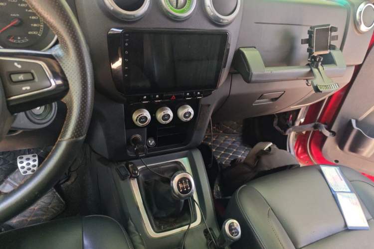 Used BAIC Off-Road BJ40 2017 40L 2.3T Manual Four-Wheel Drive Ring of the Tower Champion Edition Audio And AC Panel