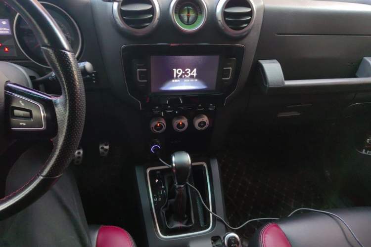 Used BAIC Off-Road BJ40 2017 40L 2.3T Automatic All-Wheel Drive Ring of the Tower Champion Edition Audio And AC Panel