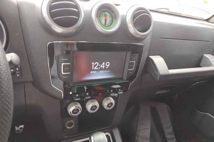 Used BAIC Off-Road BJ40 2017 40L 2.3T Automatic All-Wheel Drive Ring of the Tower Champion Edition Audio And AC Panel