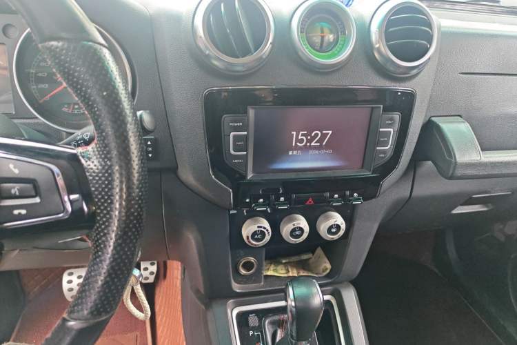 Used BAIC Off-Road BJ40 2017 40L 2.3T Automatic All-Wheel Drive Ring of the Tower Champion Edition Audio And AC Panel