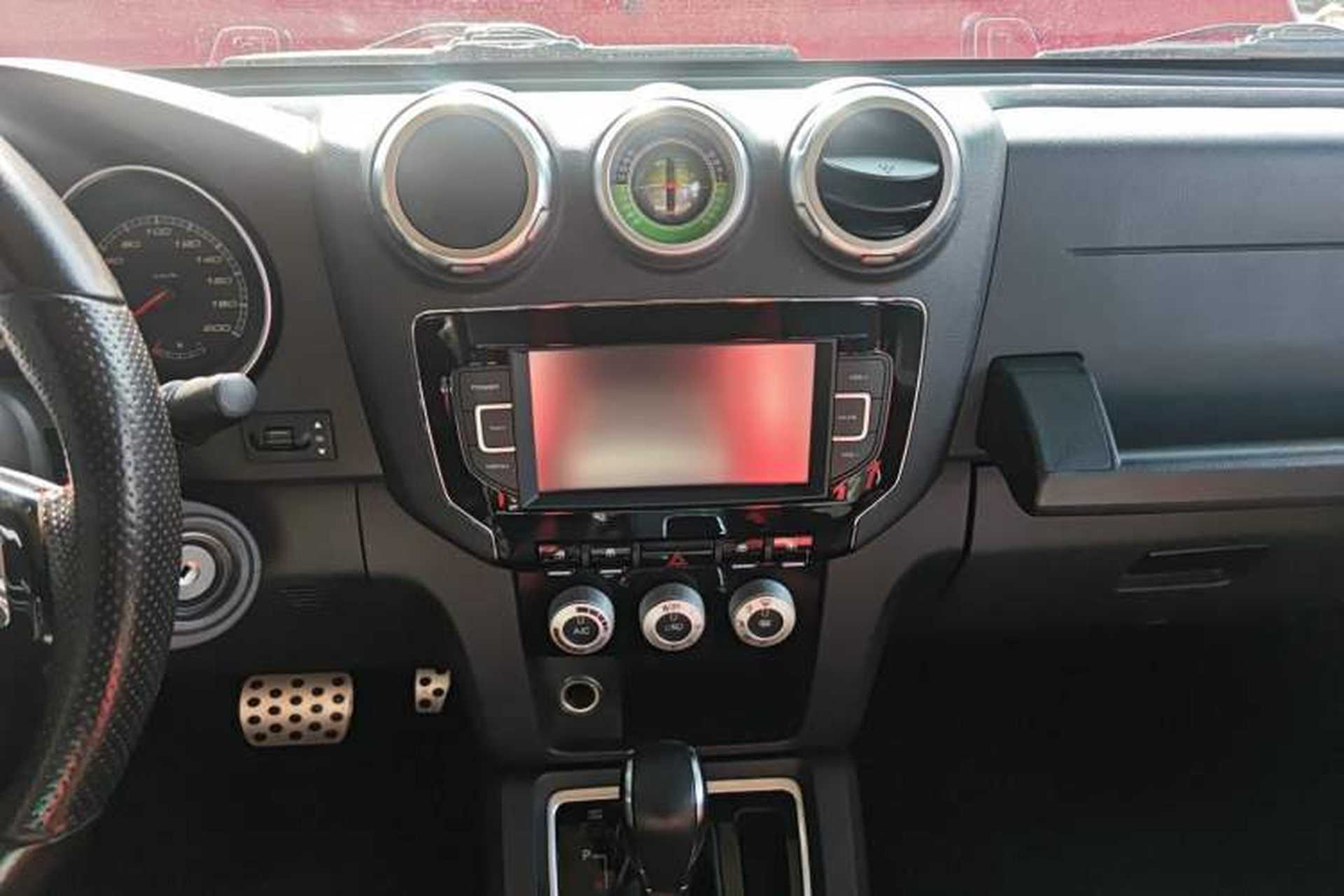 Used BAIC Off-Road BJ40 2017 40L 2.3T Automatic All-Wheel Drive Ring of the Tower Champion Edition Audio And AC Panel