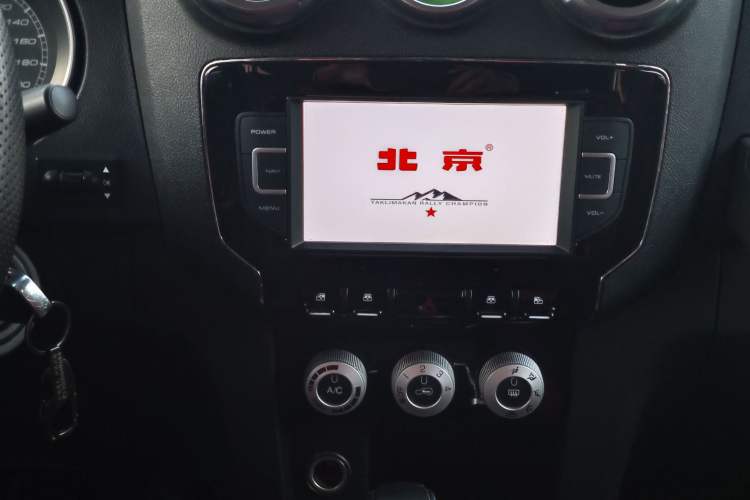 Used BAIC Off-Road BJ40 2017 40L 2.3T Automatic All-Wheel Drive Ring of the Tower Champion Edition Audio And AC Panel
