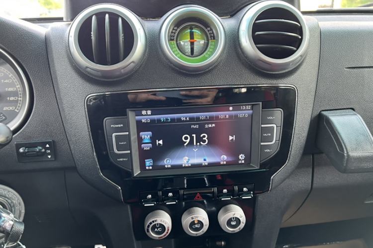 Used BAIC Off-Road BJ40 2017 40L 2.3T Manual Four-Wheel Drive Ring of the Tower Champion Edition Audio And AC Panel