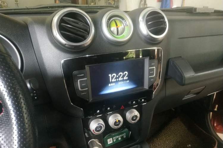 Used BAIC Off-Road BJ40 2017 40L 2.3T Automatic All-Wheel Drive Ring of the Tower Champion Edition Audio And AC Panel