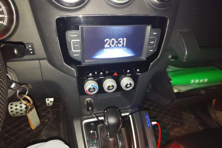 Used BAIC Off-Road BJ40 2017 40L 2.3T Automatic All-Wheel Drive Ring of the Tower Champion Edition Audio And AC Panel