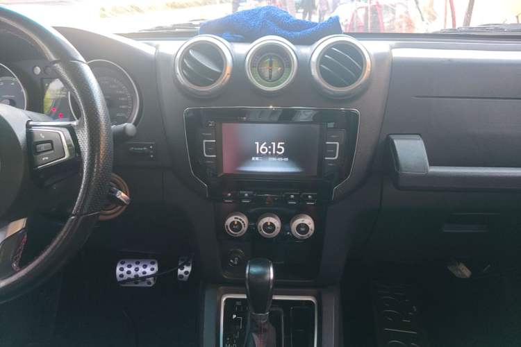 Used BAIC Off-Road BJ40 2017 40L 2.3T Automatic All-Wheel Drive Ring of the Tower Champion Edition Audio And AC Panel