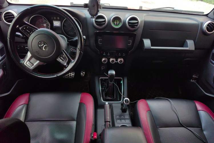 Used BAIC Off-Road BJ40 2017 40L 2.3T Automatic All-Wheel Drive Ring of the Tower Champion Edition Center Console