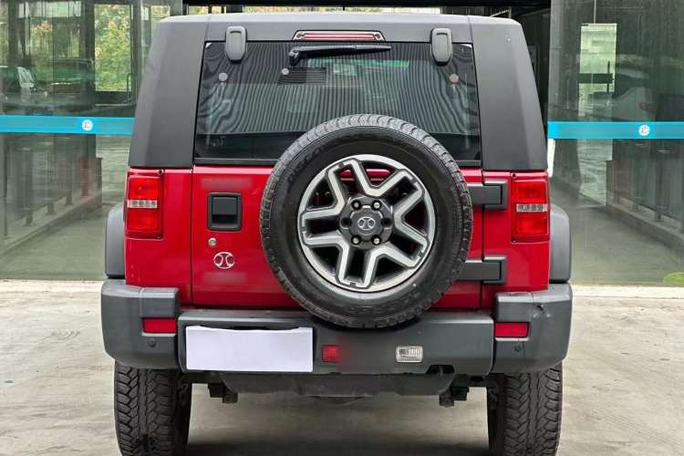 Used BAIC Off-Road BJ40 2017 40L 2.3T Automatic All-Wheel Drive Ring of the Tower Champion Edition Exterior 4