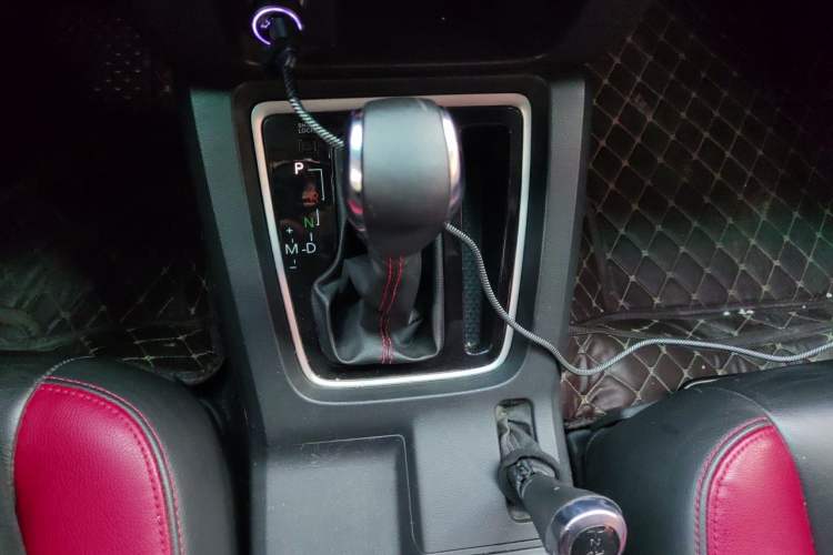 Used BAIC Off-Road BJ40 2017 40L 2.3T Automatic All-Wheel Drive Ring of the Tower Champion Edition Gear Lever