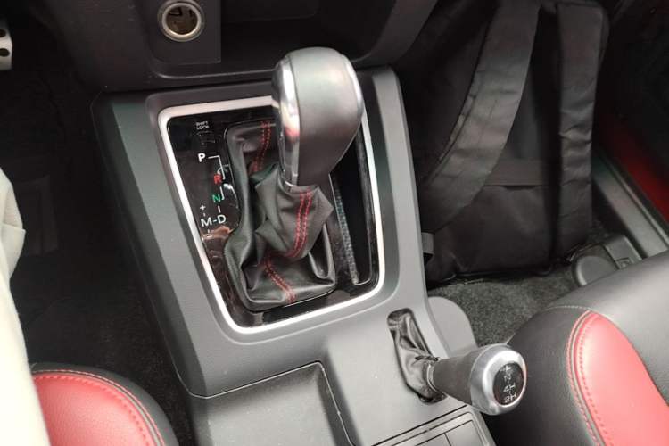 Used BAIC Off-Road BJ40 2017 40L 2.3T Automatic All-Wheel Drive Ring of the Tower Champion Edition Gear Lever