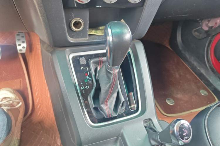 Used BAIC Off-Road BJ40 2017 40L 2.3T Automatic All-Wheel Drive Ring of the Tower Champion Edition Gear Lever