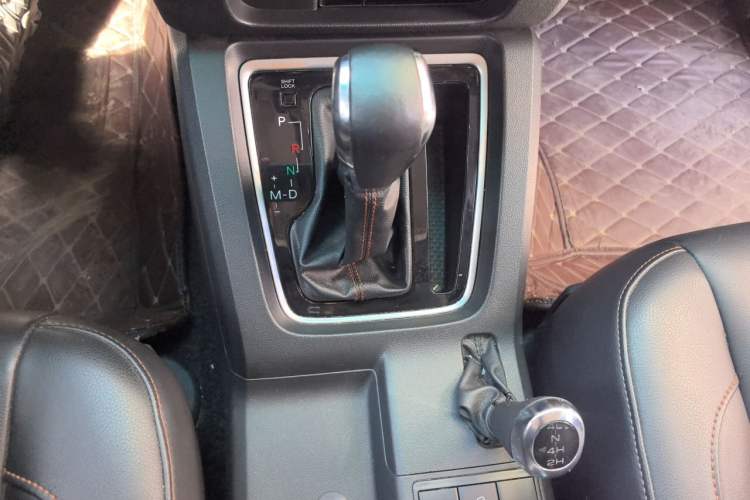Used BAIC Off-Road BJ40 2017 40L 2.3T Automatic All-Wheel Drive Ring of the Tower Champion Edition Gear Lever