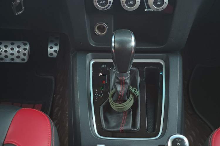 Used BAIC Off-Road BJ40 2017 40L 2.3T Automatic All-Wheel Drive Ring of the Tower Champion Edition Gear Lever