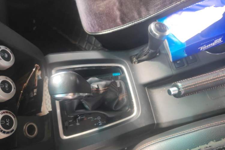 Used BAIC Off-Road BJ40 2017 40L 2.3T Automatic All-Wheel Drive Ring of the Tower Champion Edition Gear Lever