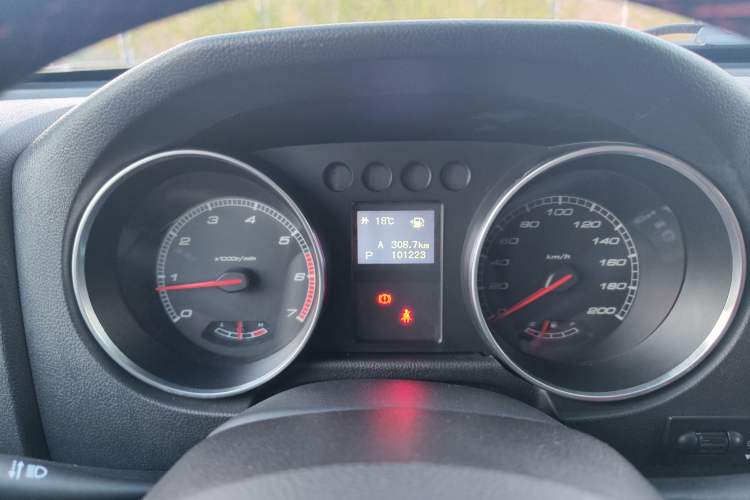 Used BAIC Off-Road BJ40 2017 40L 2.3T Automatic All-Wheel Drive Ring of the Tower Champion Edition Instrument Cluster