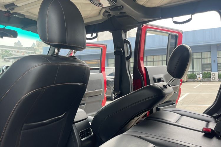 Used BAIC Off-Road BJ40 2017 40L 2.3T Automatic All-Wheel Drive Ring of the Tower Champion Edition Interior 2