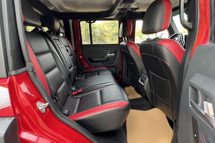 Used BAIC Off-Road BJ40 2017 40L 2.3T Manual Four-Wheel Drive Ring of the Tower Champion Edition Interior 2