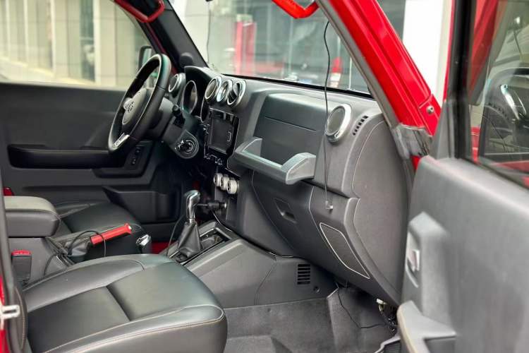 Used BAIC Off-Road BJ40 2017 40L 2.3T Automatic All-Wheel Drive Ring of the Tower Champion Edition Interior 3
