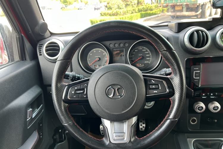 Used BAIC Off-Road BJ40 2017 40L 2.3T Manual Four-Wheel Drive Ring of the Tower Champion Edition Interior 5